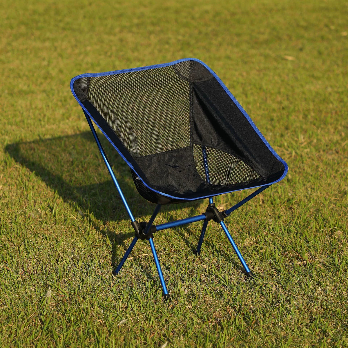 Chaise de camping 55 x 60 x 75 cm en métal et tissu maille noir bleu pliable