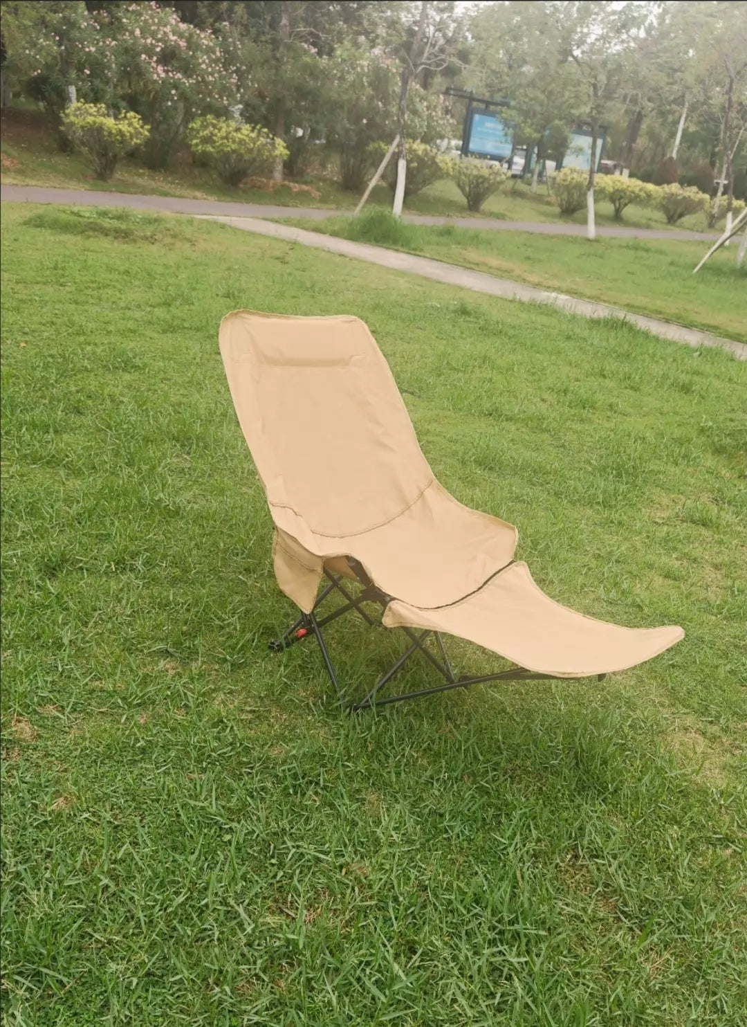 Chaise longue pliante 165 cm en tissu beige et acier pour jardin