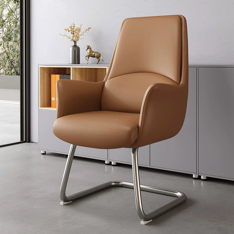 Fauteuil 65 x 75 x 100 cm en similicuir marron avec piètement traîneau en métal